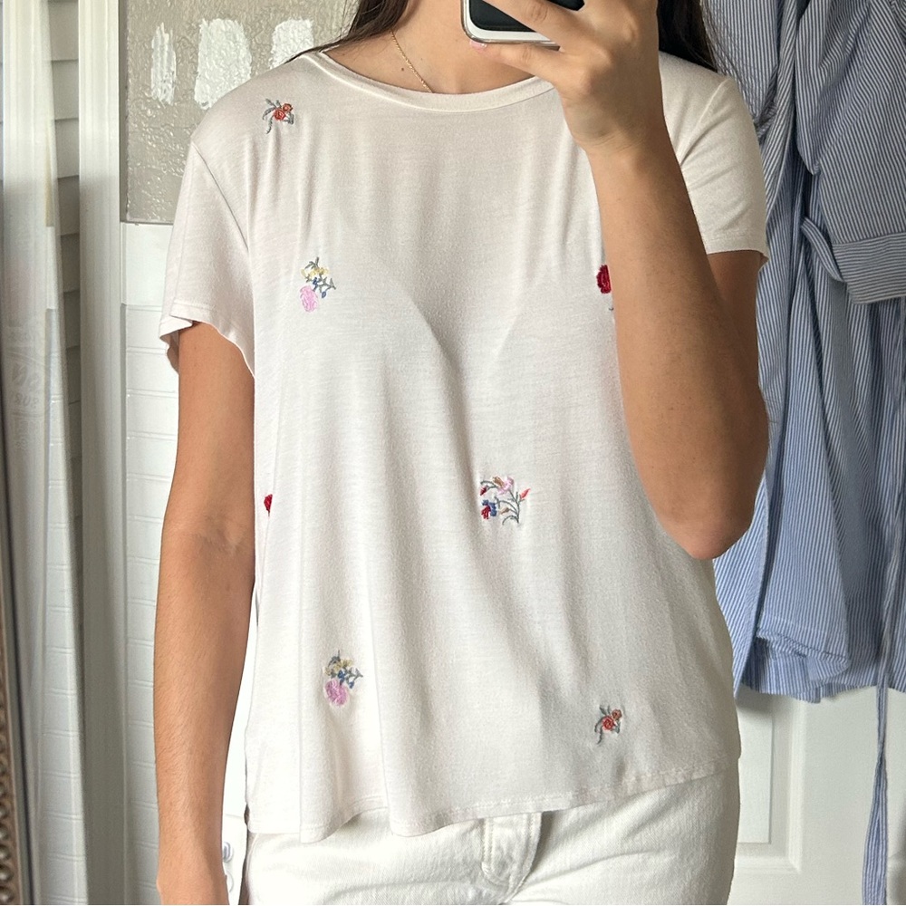 American Eagle Outfitters Off-White Embroidered Florals Tee